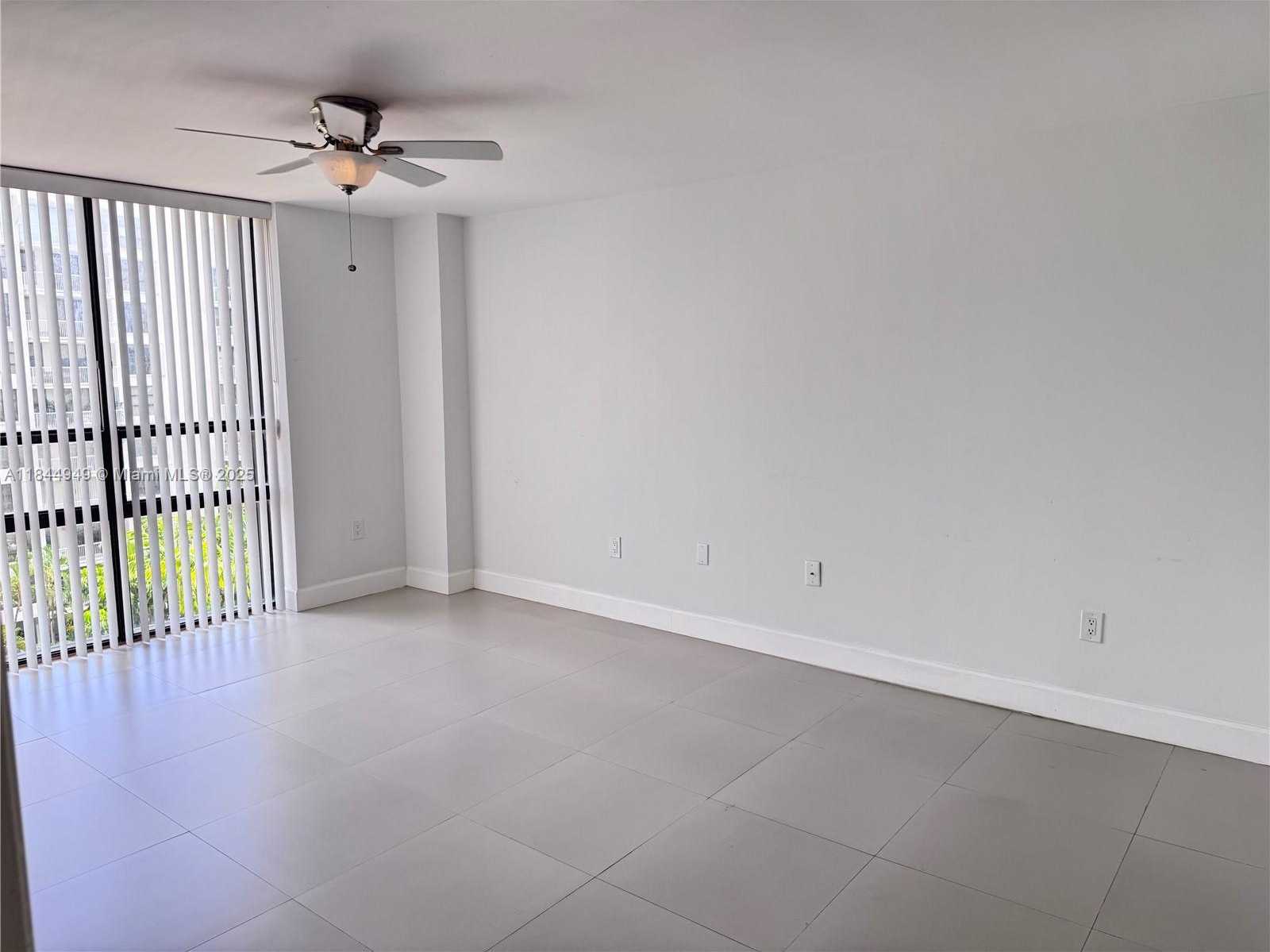 Small Image of 1450 BRICKELL BAY DR #604, Miami Number 6
