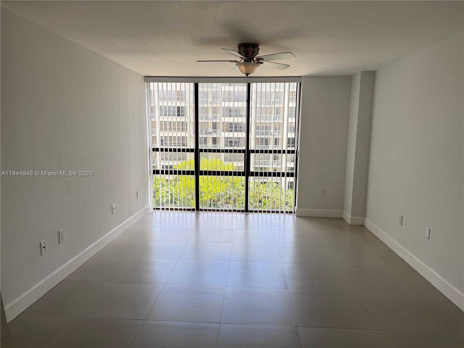 Small Image of 1450 BRICKELL BAY DR #604, Miami Number 7