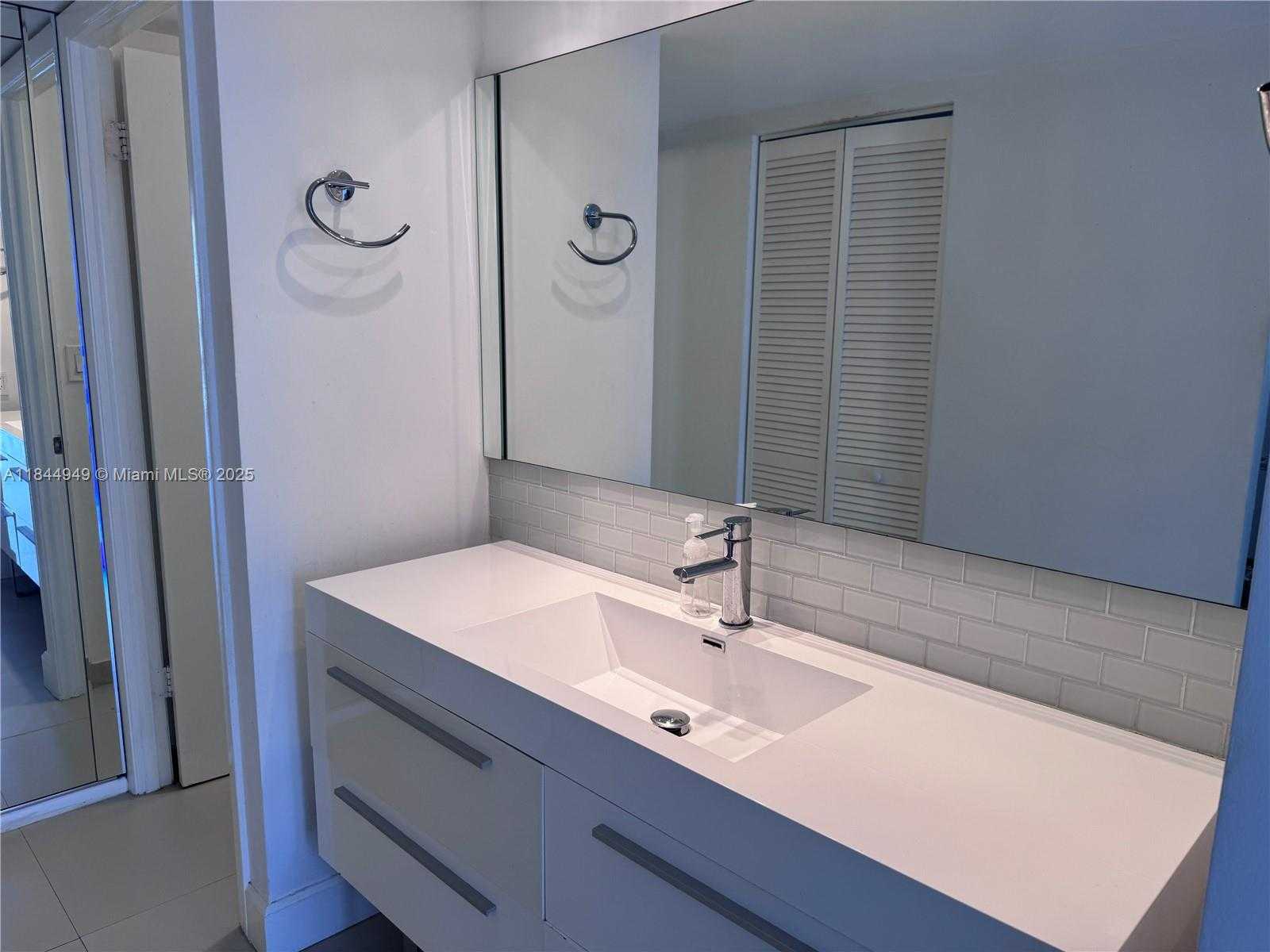 Small Image of 1450 BRICKELL BAY DR #604, Miami Number 8