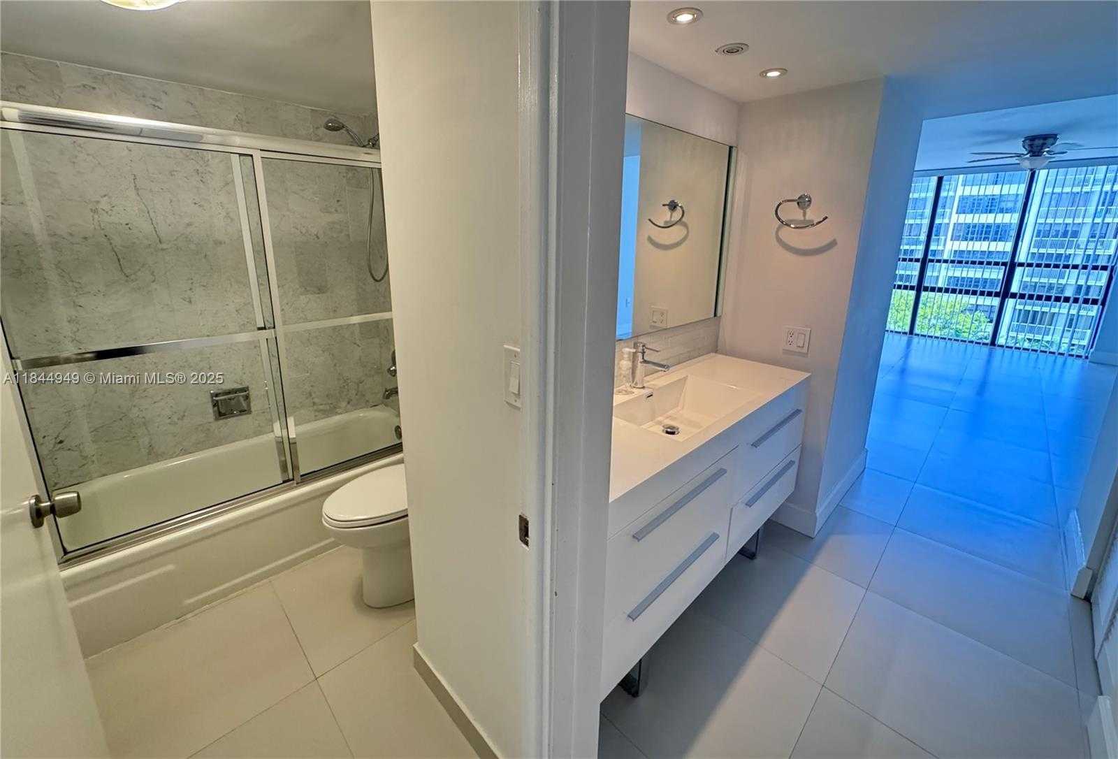 Small Image of 1450 BRICKELL BAY DR #604, Miami Number 9