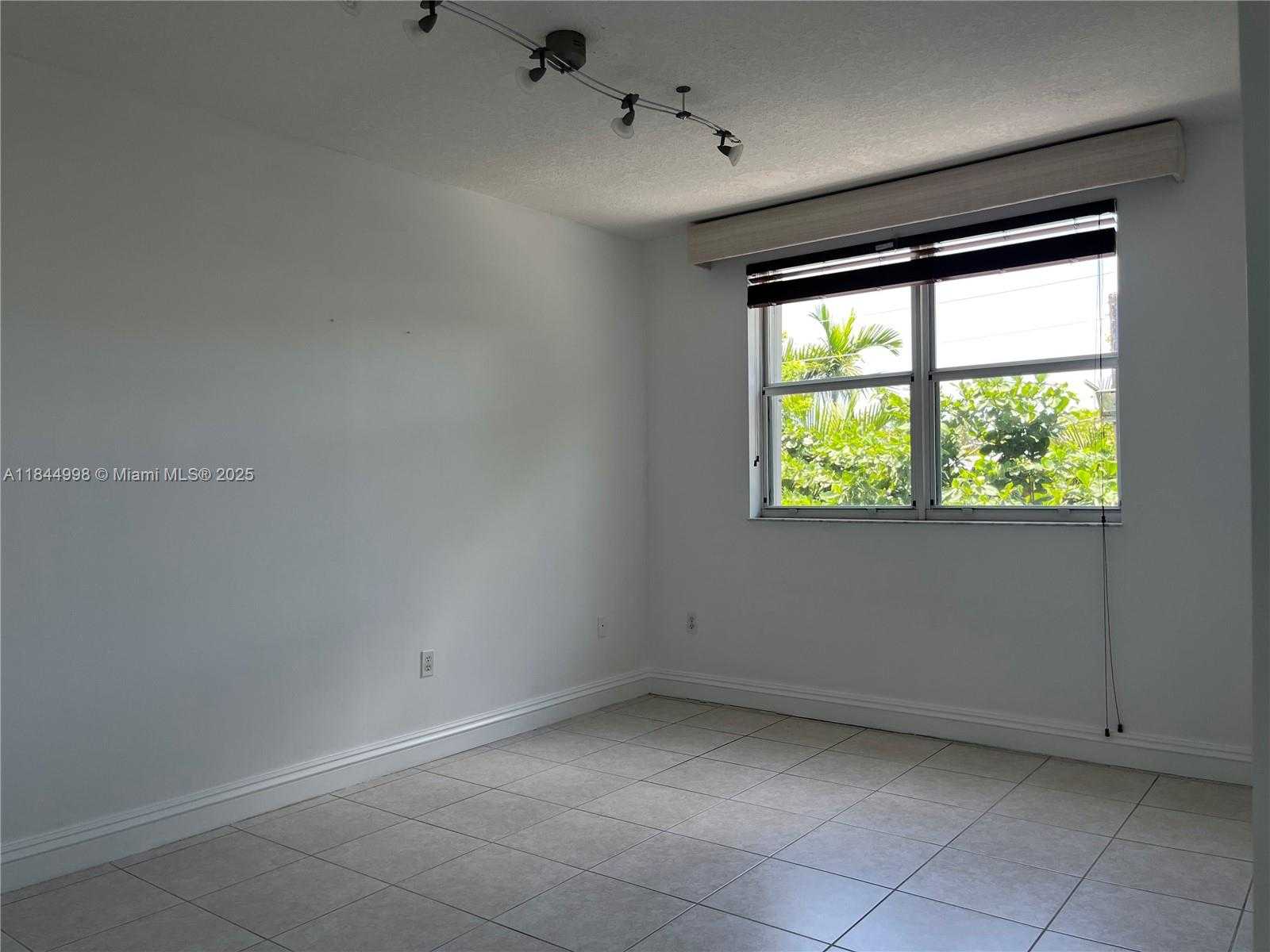 Small Image of 1824 BRICKELL AVE #2D, Miami Number 20