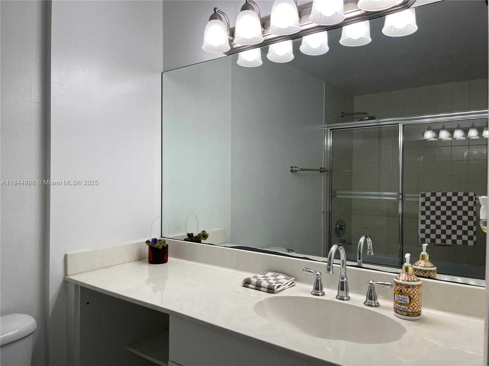 Small Image of 1824 BRICKELL AVE #2D, Miami Number 24
