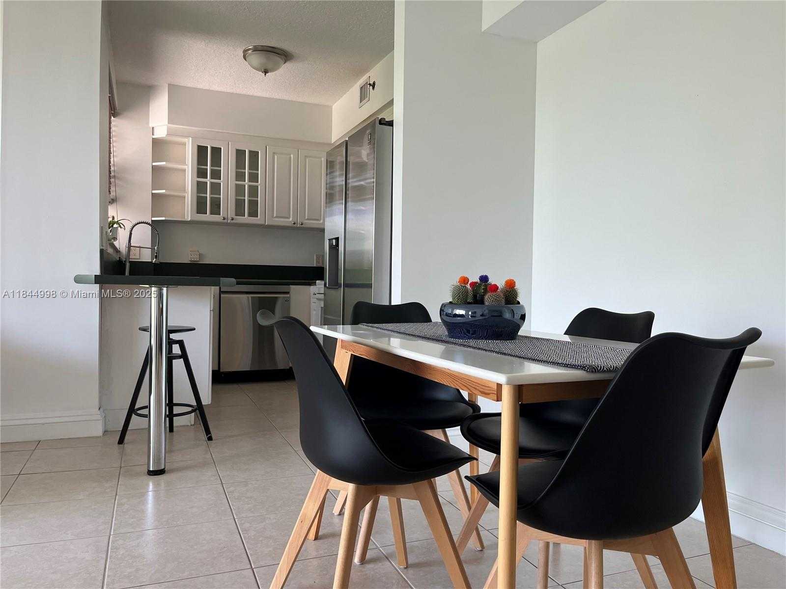 Small Image of 1824 BRICKELL AVE #2D, Miami Number 4