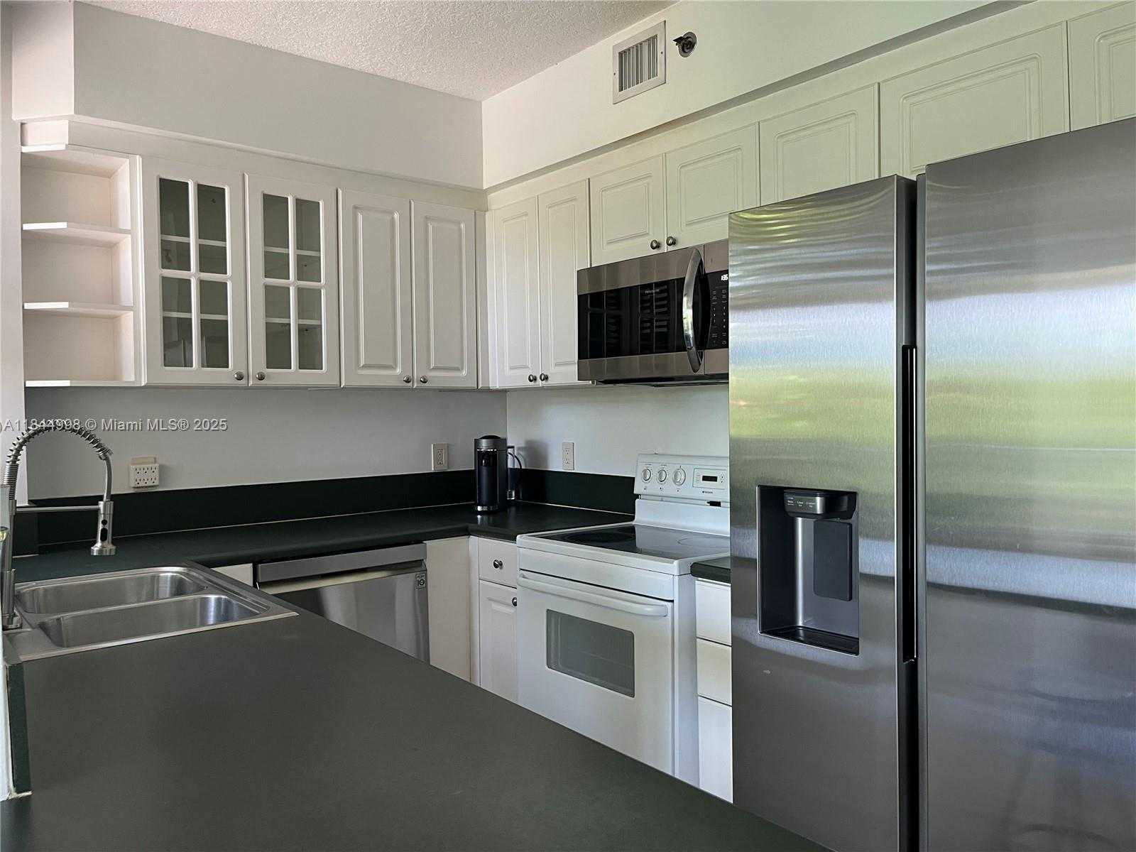Small Image of 1824 BRICKELL AVE #2D, Miami Number 7