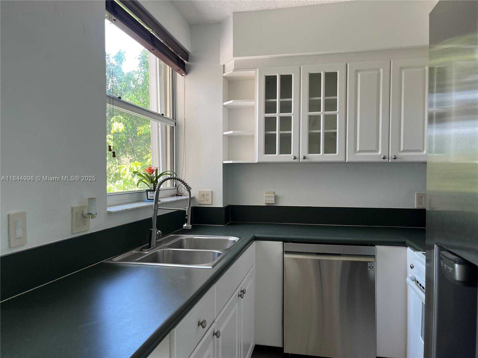 Small Image of 1824 BRICKELL AVE #2D, Miami Number 9