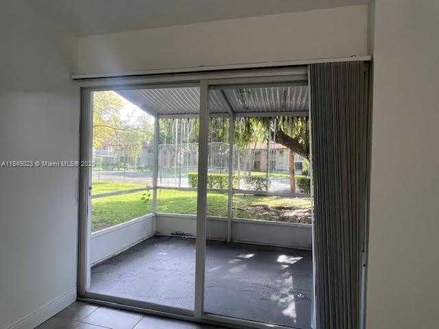 Small Image of Miami Number 4