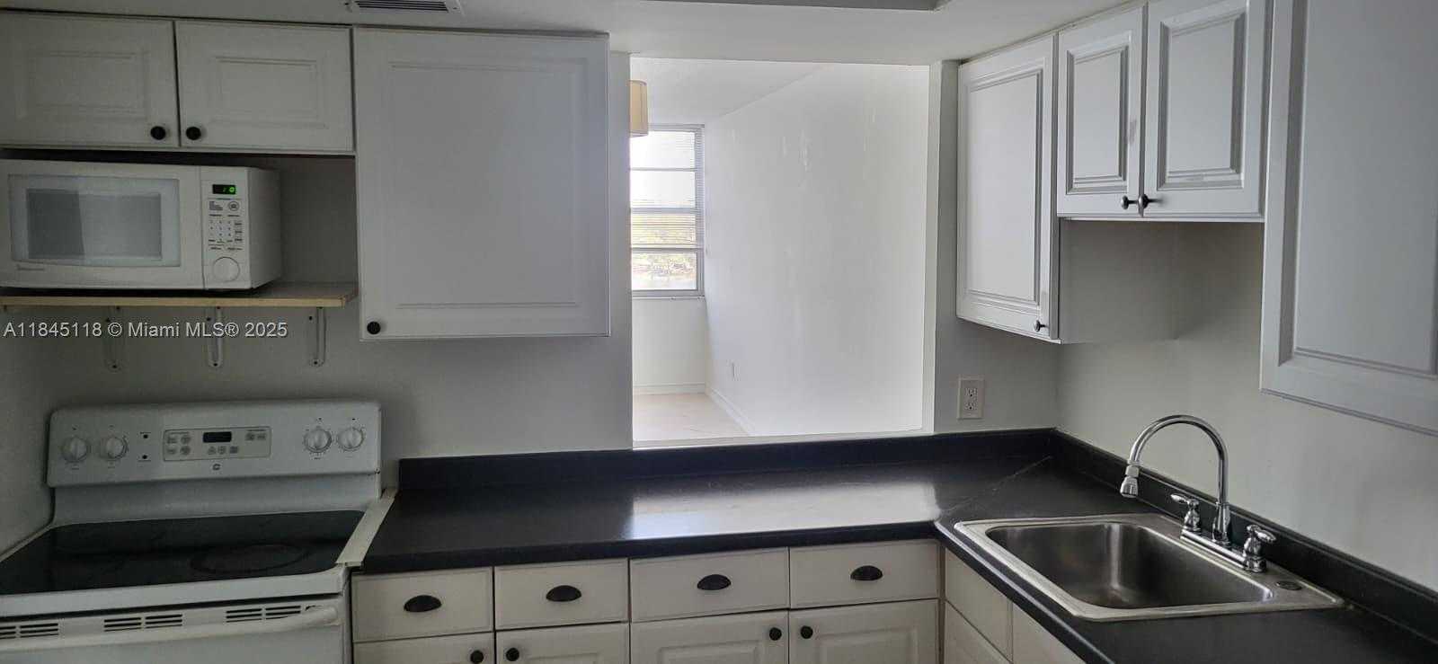Small Image of 1301 NORTH EAST MIAMI GARDENS DR #602W, Miami Number 10
