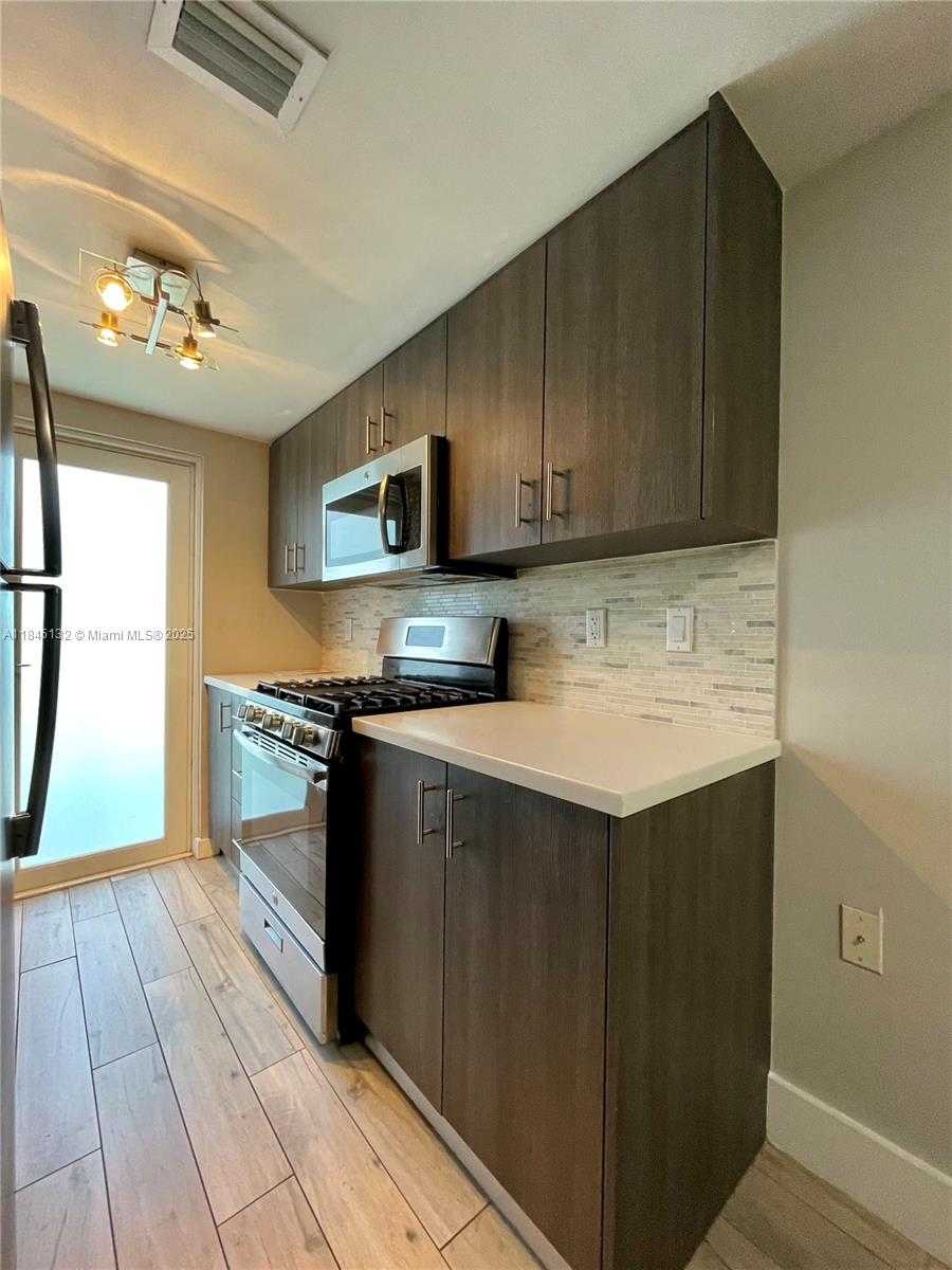 Small Image of 942 LENOX AVE #12, Miami Beach Number 3