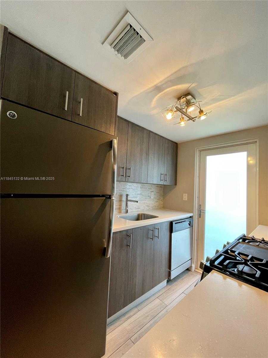 Small Image of 942 LENOX AVE #12, Miami Beach Number 4