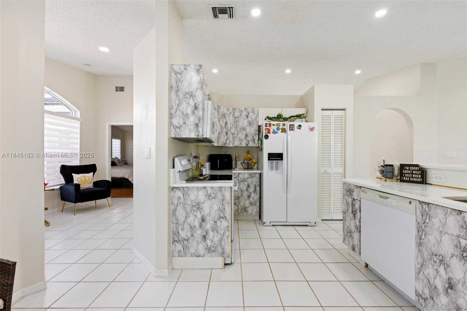 Small Image of 12340 SOUTH WEST 144TH TER, Miami Number 17