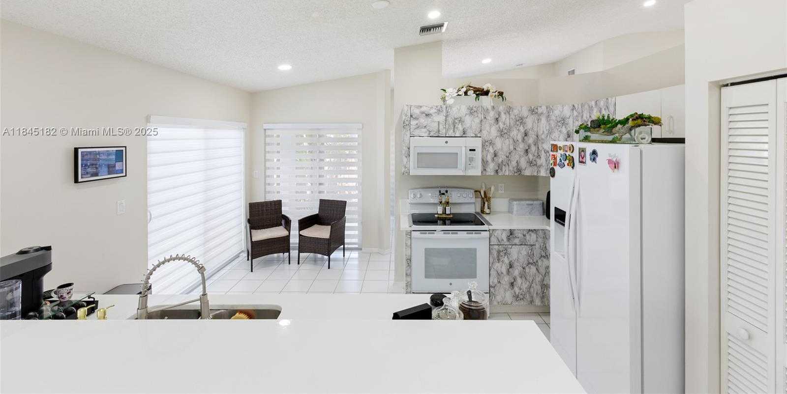 Small Image of 12340 SOUTH WEST 144TH TER, Miami Number 18