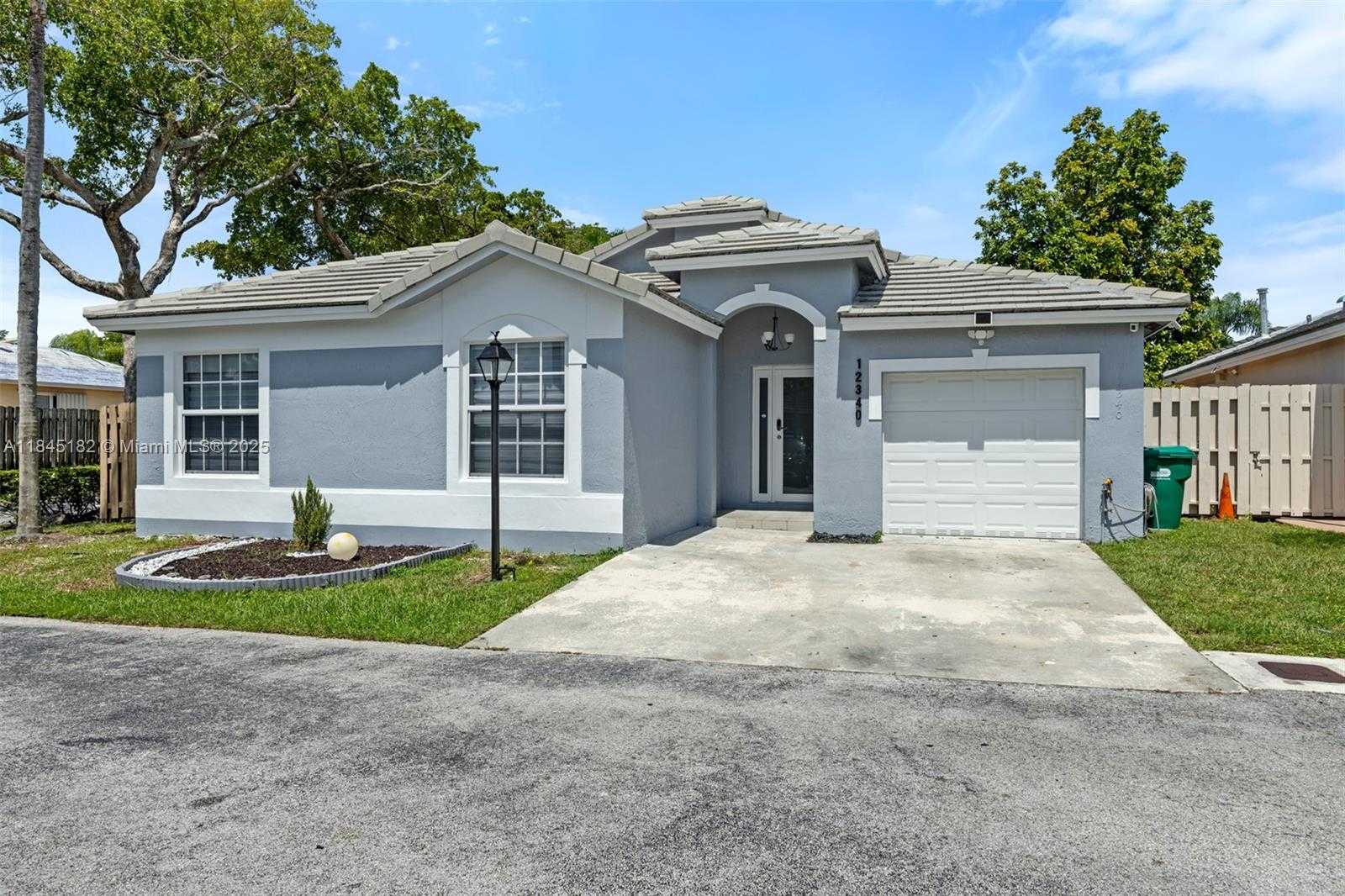 Small Image of 12340 SOUTH WEST 144TH TER, Miami Number 24