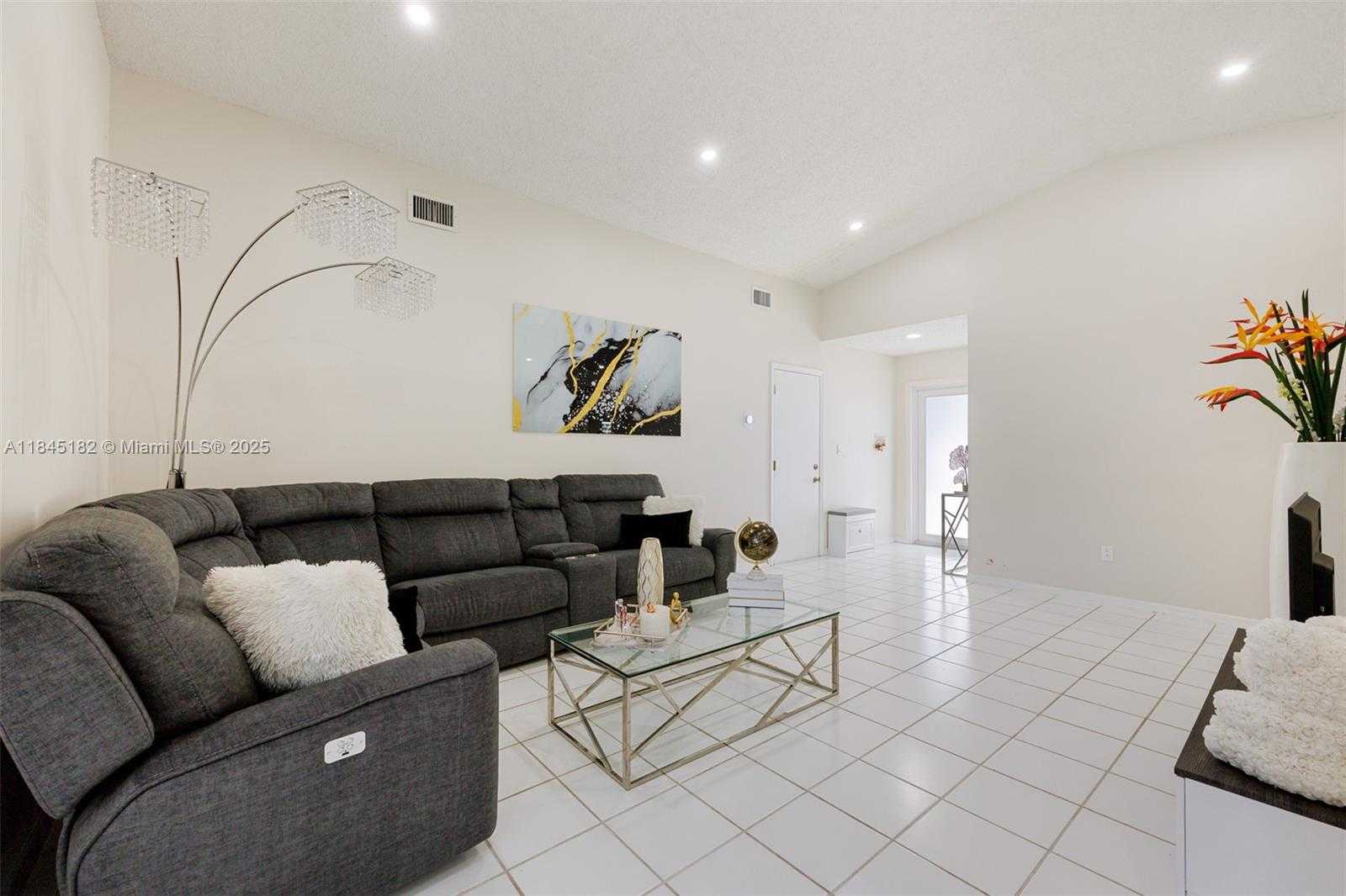 Small Image of 12340 SOUTH WEST 144TH TER, Miami Number 4