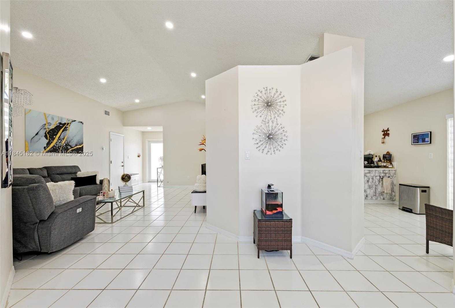 Small Image of 12340 SOUTH WEST 144TH TER, Miami Number 6