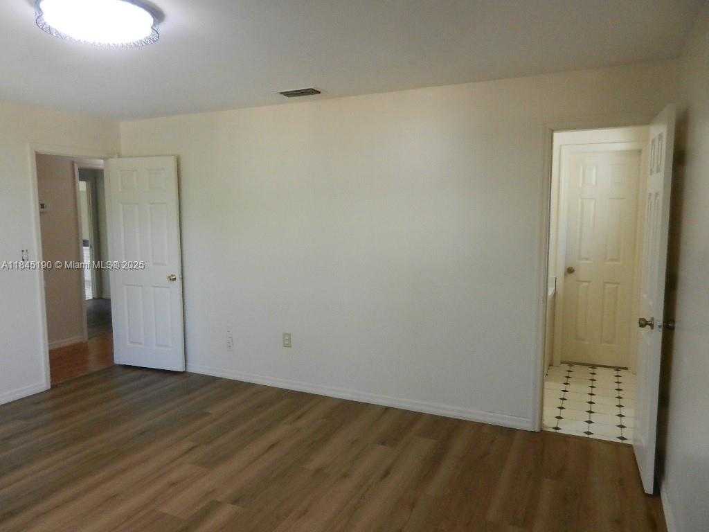 Small Image of Homestead Number 32