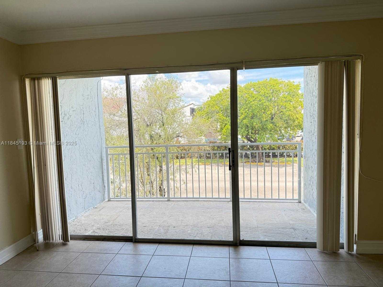 Small Image of 9355 FONTAINEBLEAU BLVD #C212, Miami Number 13