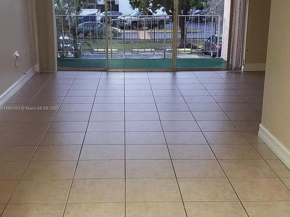 Small Image of 9355 FONTAINEBLEAU BLVD #C212, Miami Number 5