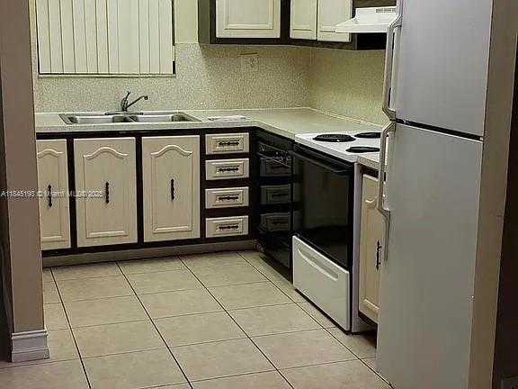Small Image of 9355 FONTAINEBLEAU BLVD #C212, Miami Number 8
