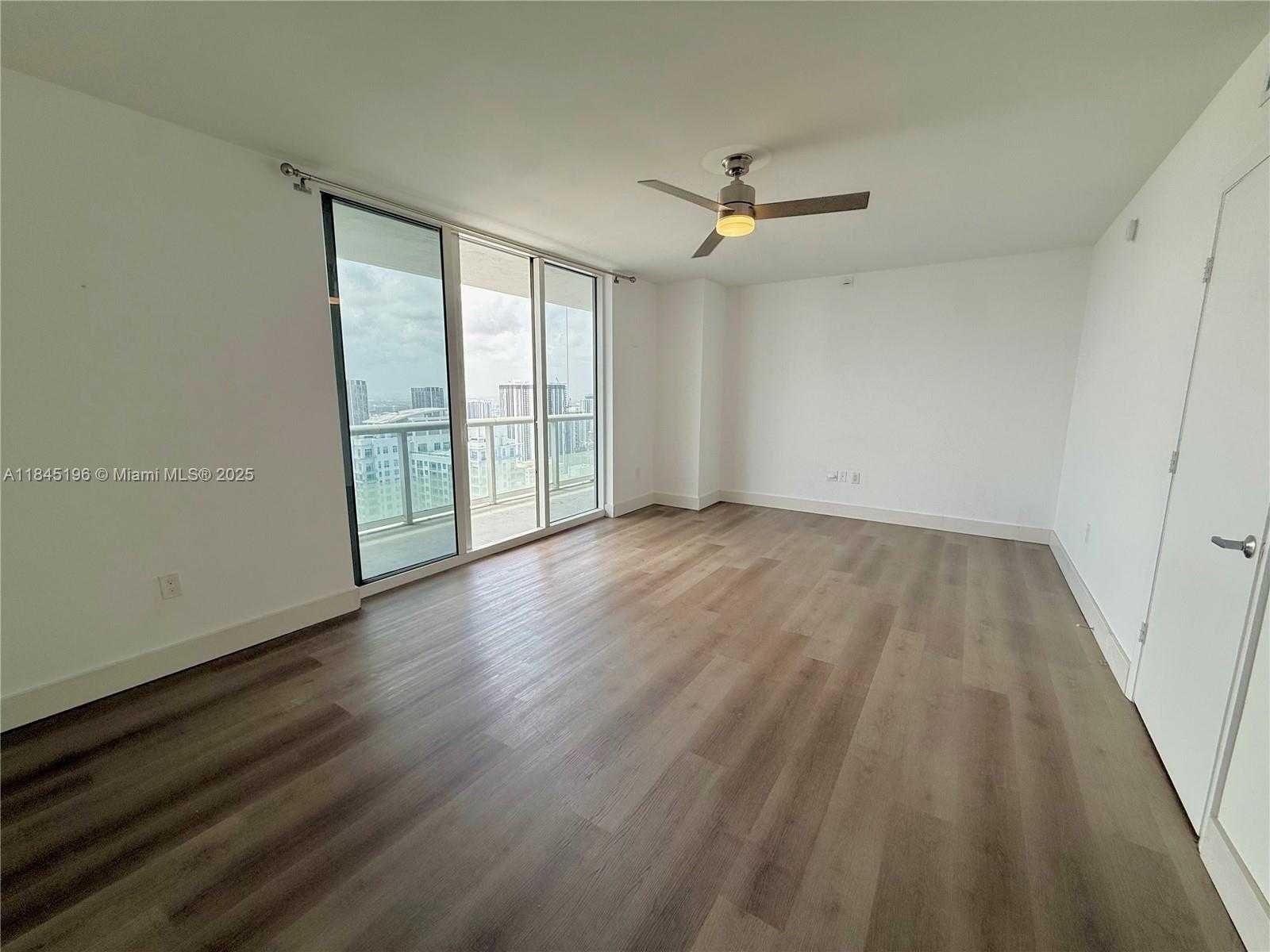 Small Image of 50 BISCAYNE BLVD #4803, Miami Number 3