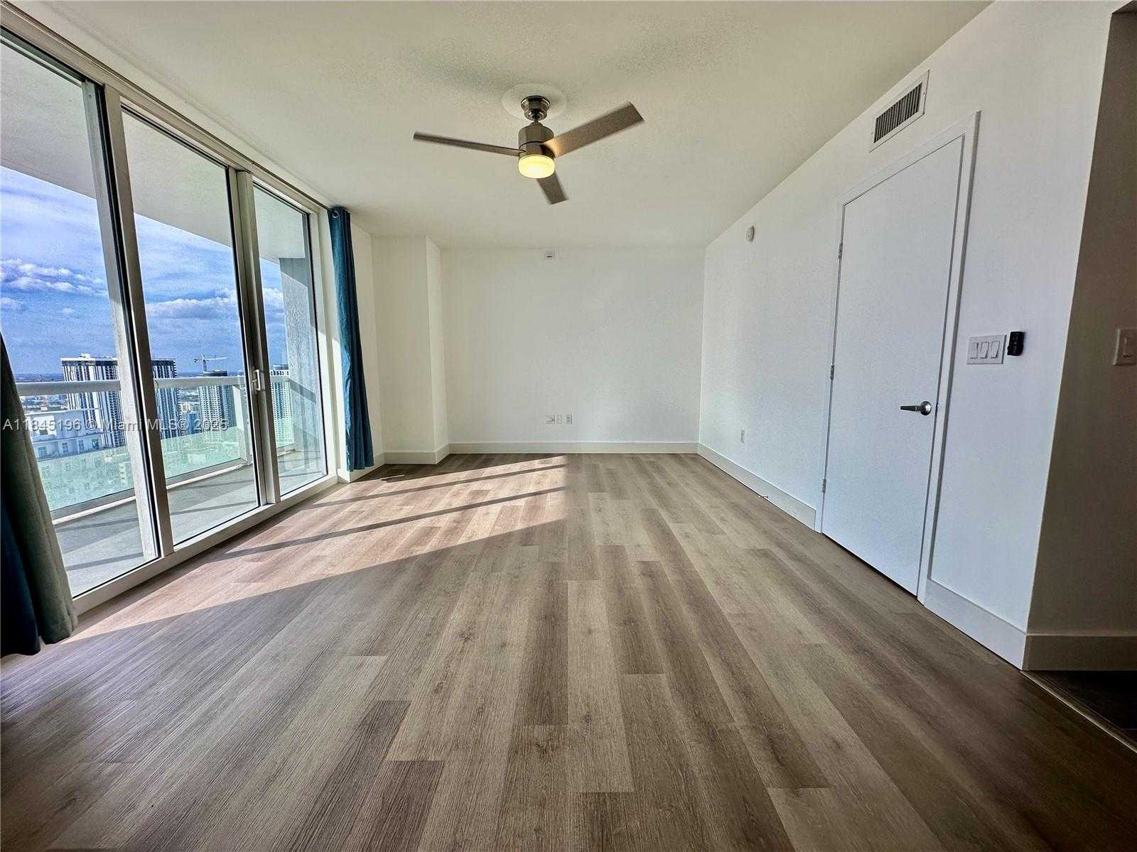Small Image of 50 BISCAYNE BLVD #4803, Miami Number 4