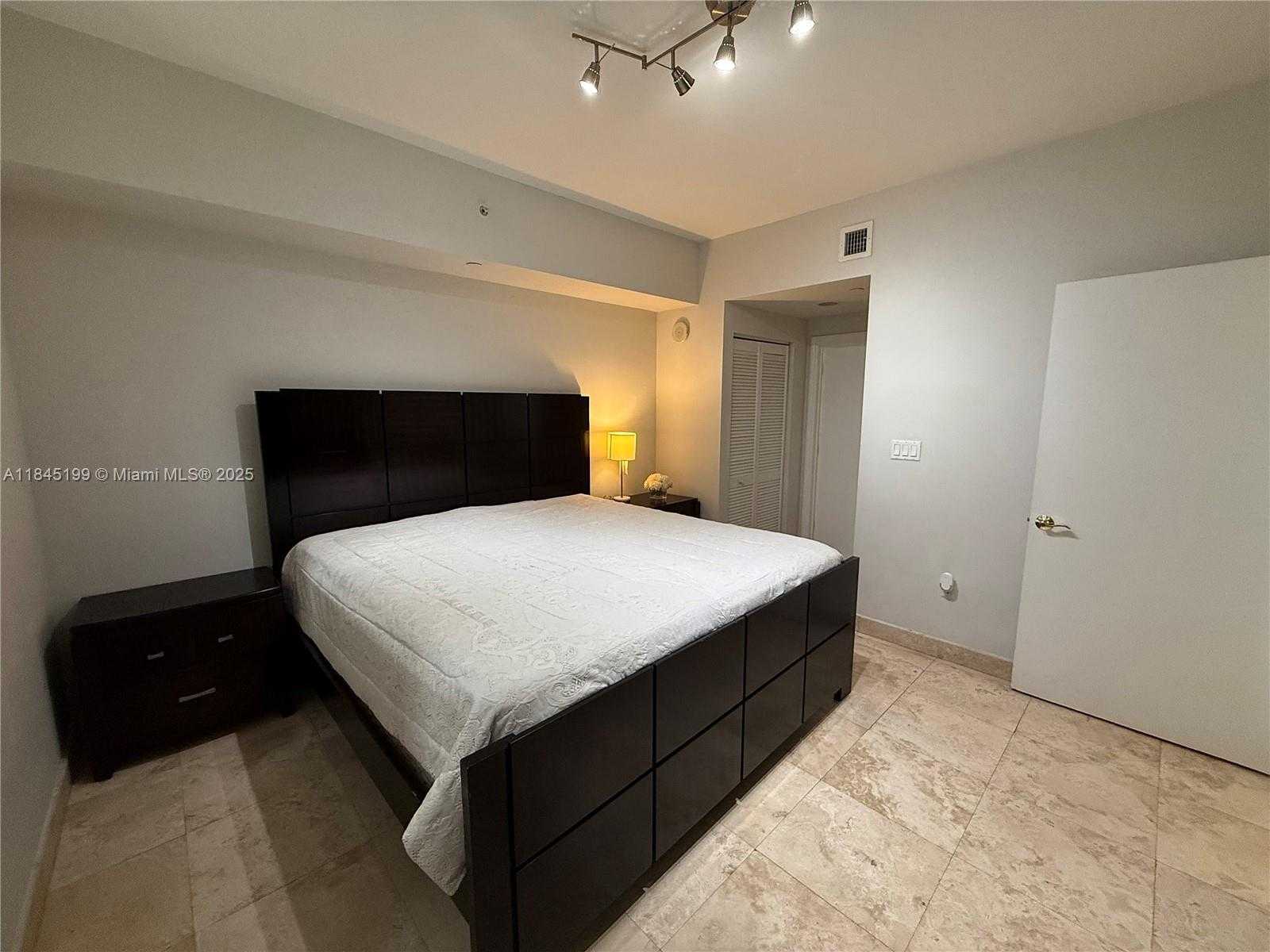 Small Image of 4100 SALZEDO ST #502, Coral Gables Number 18
