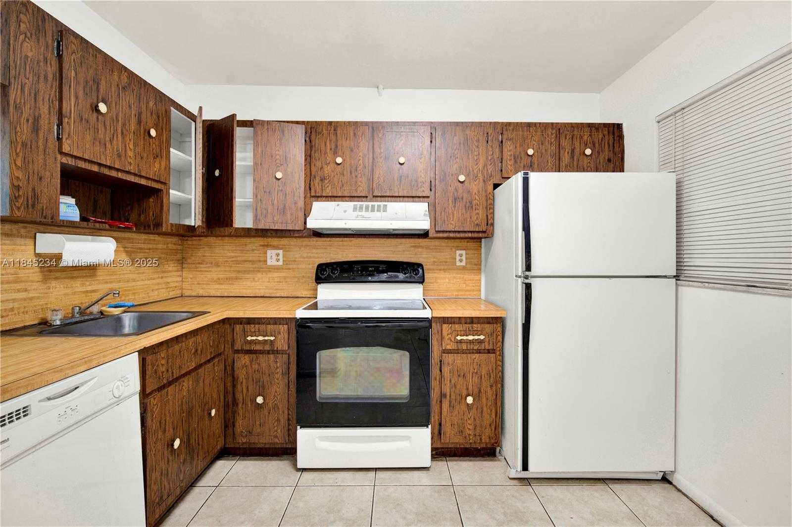 Small Image of 16750 NORTH EAST 10TH AVE #126, North Miami Beach Number 14