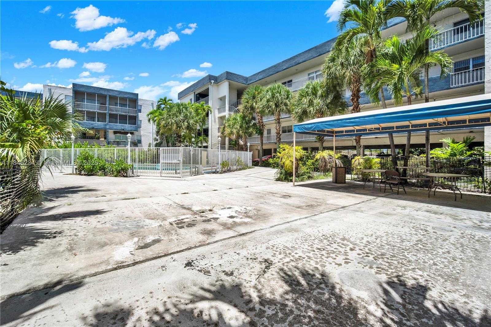 Small Image of 16750 NORTH EAST 10TH AVE #126, North Miami Beach Number 2