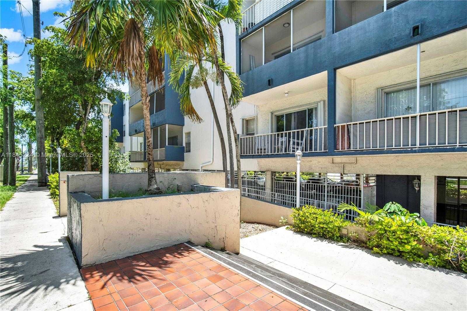 Small Image of 16750 NORTH EAST 10TH AVE #126, North Miami Beach Number 3