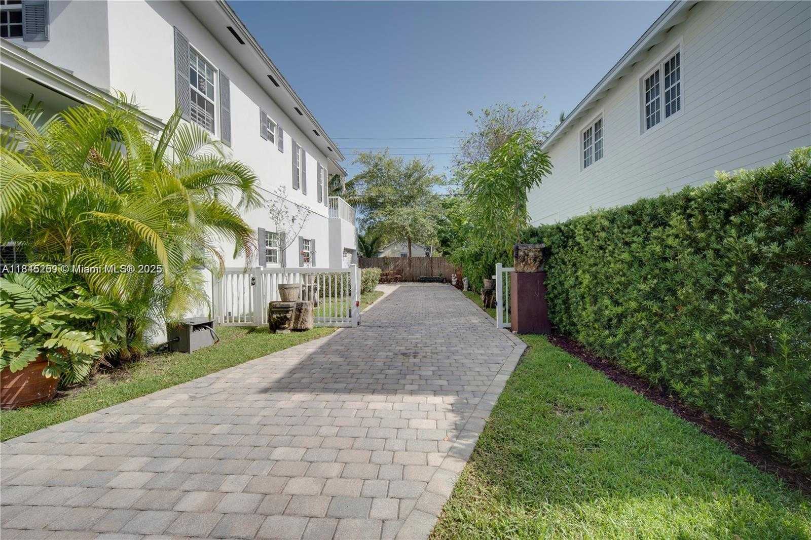 Small Image of 106 FLORIDA AVE, Coral Gables Number 3