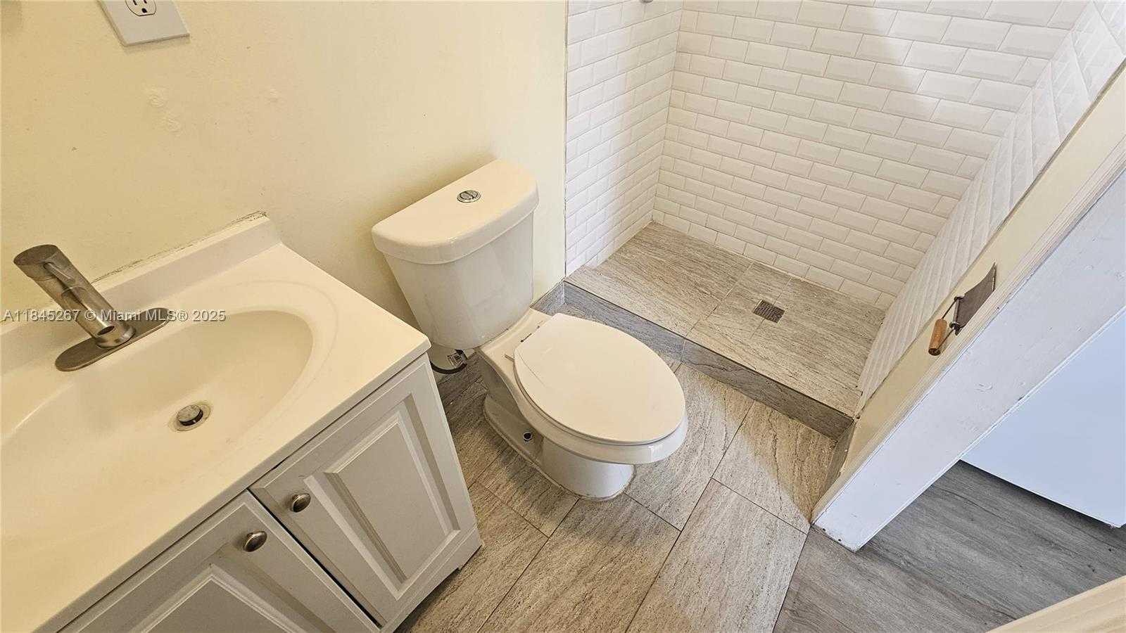 Small Image of 1836 ROOSEVELT ST #2, Hollywood Number 13