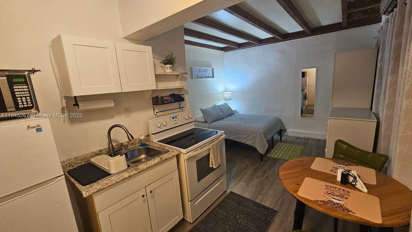 Small Image of 1836 ROOSEVELT ST #2, Hollywood Number 2