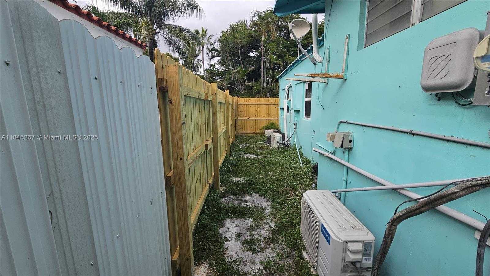 Small Image of 1836 ROOSEVELT ST #2, Hollywood Number 27