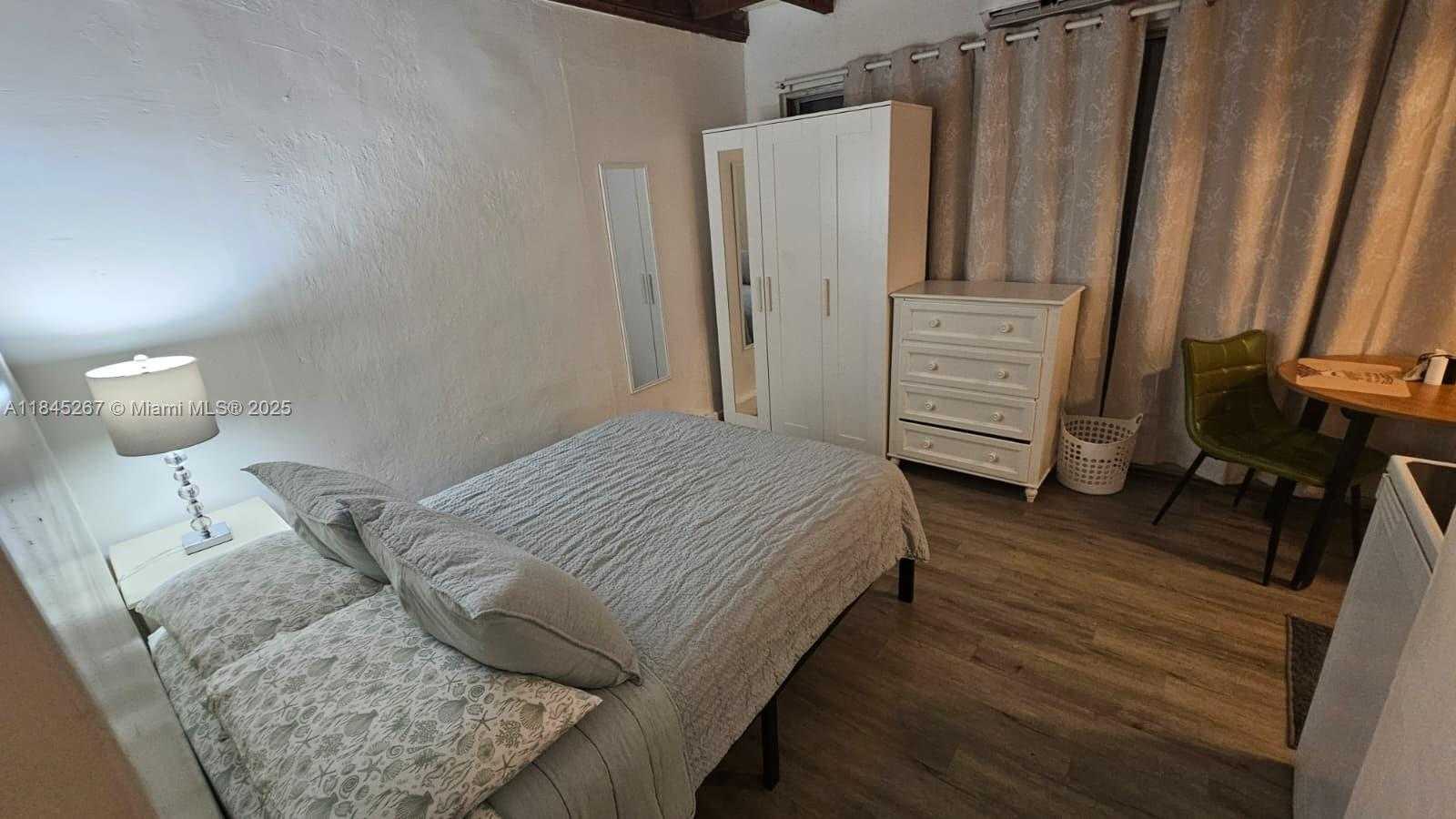 Small Image of 1836 ROOSEVELT ST #2, Hollywood Number 7