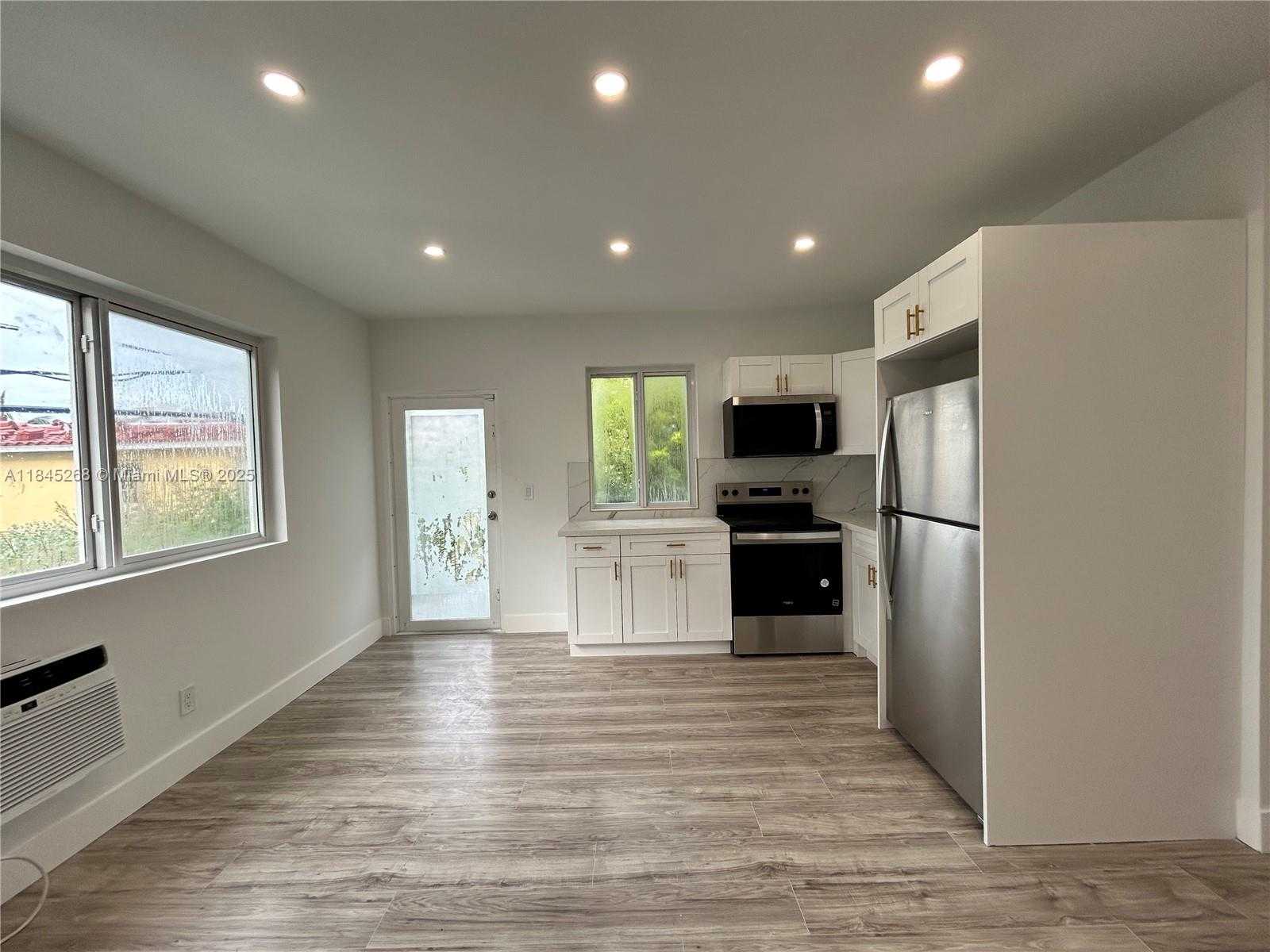 Small Image of 1936 NORMANDY DR #10, Miami Beach Number 3