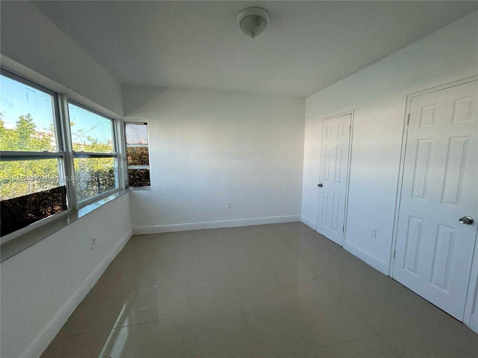 Small Image of 8321 CRESPI BLVD #4, Miami Beach Number 6