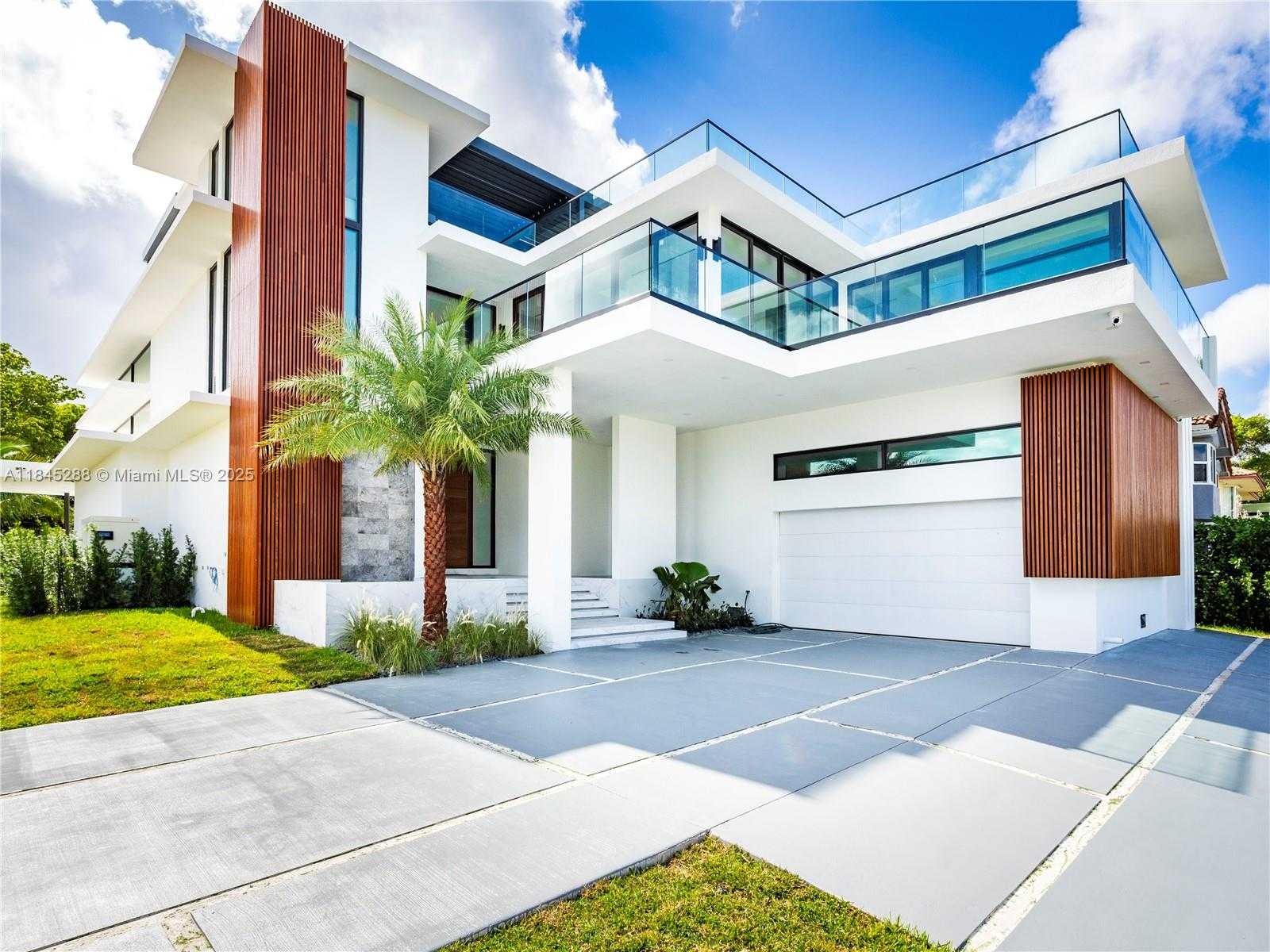 Small Image of 1248 NORTH EAST 89TH ST, Miami Number 2