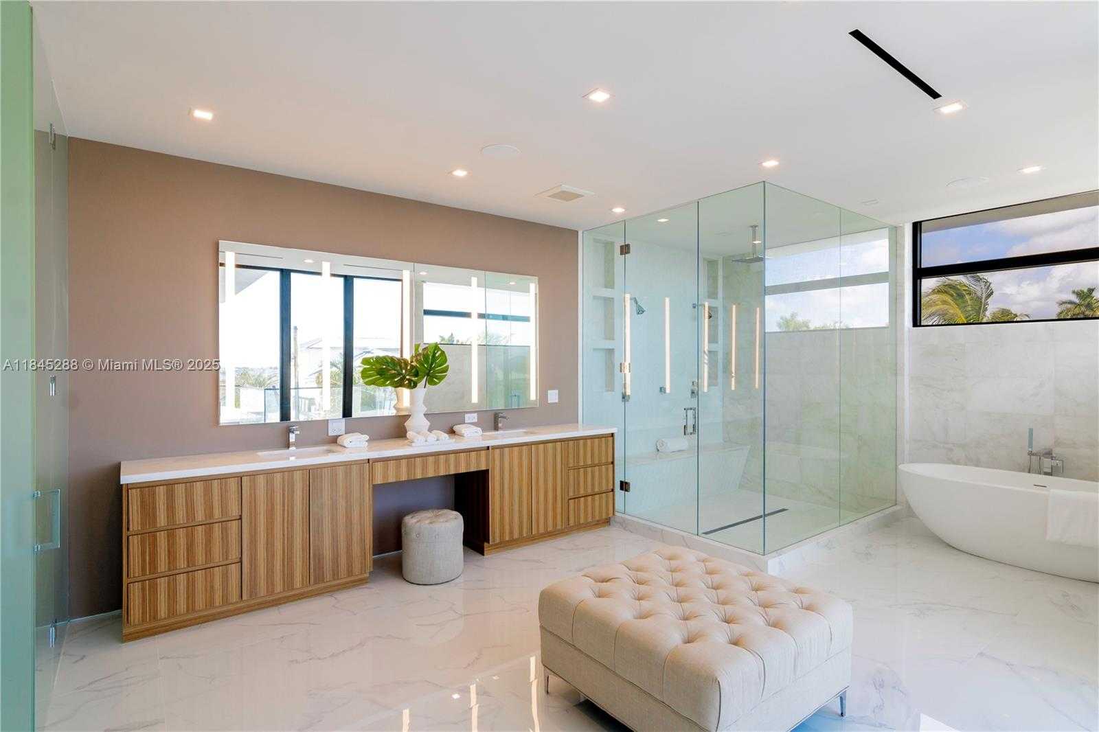 Small Image of 1248 NORTH EAST 89TH ST, Miami Number 27