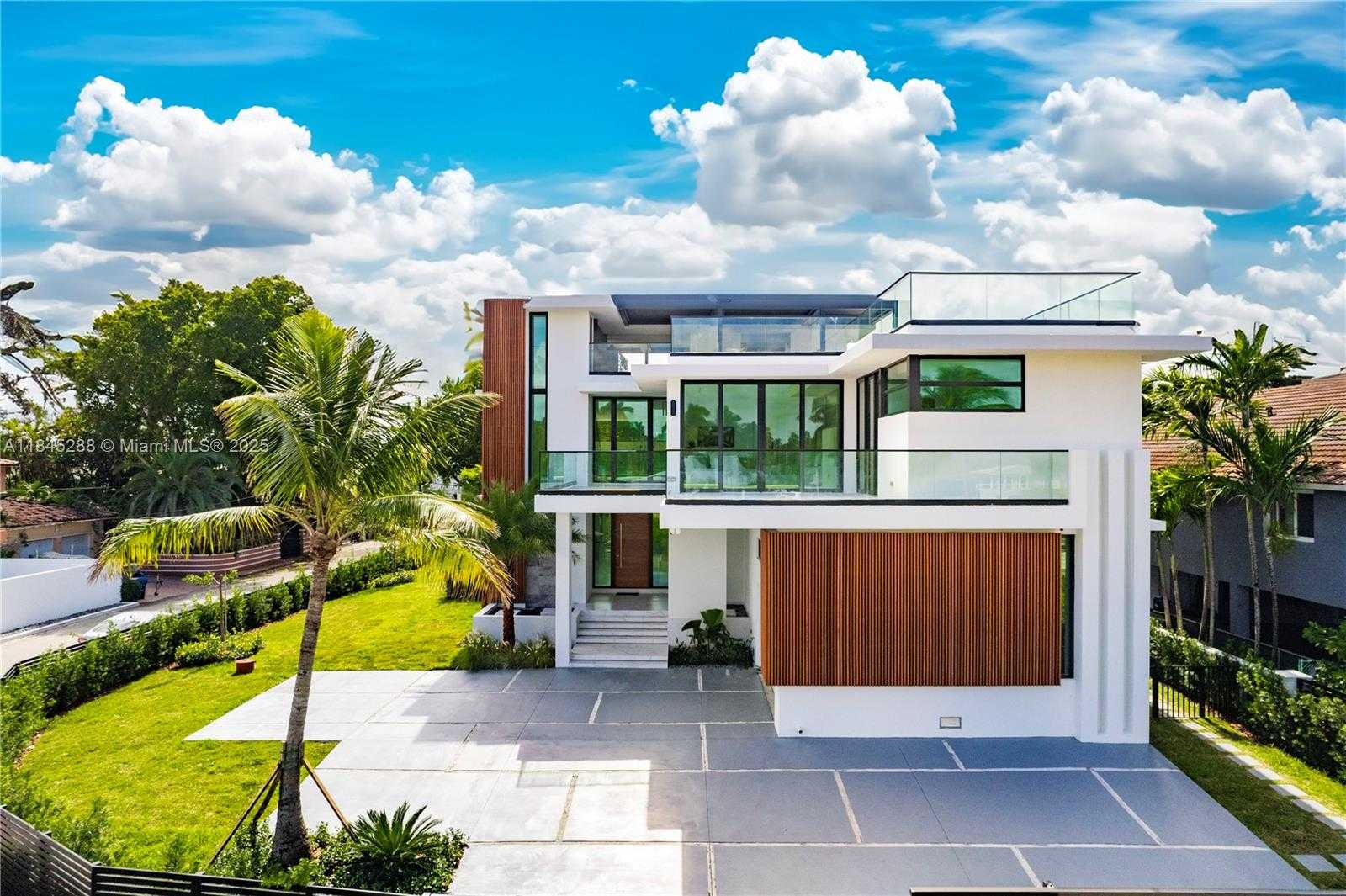 Small Image of 1248 NORTH EAST 89TH ST, Miami Number 3
