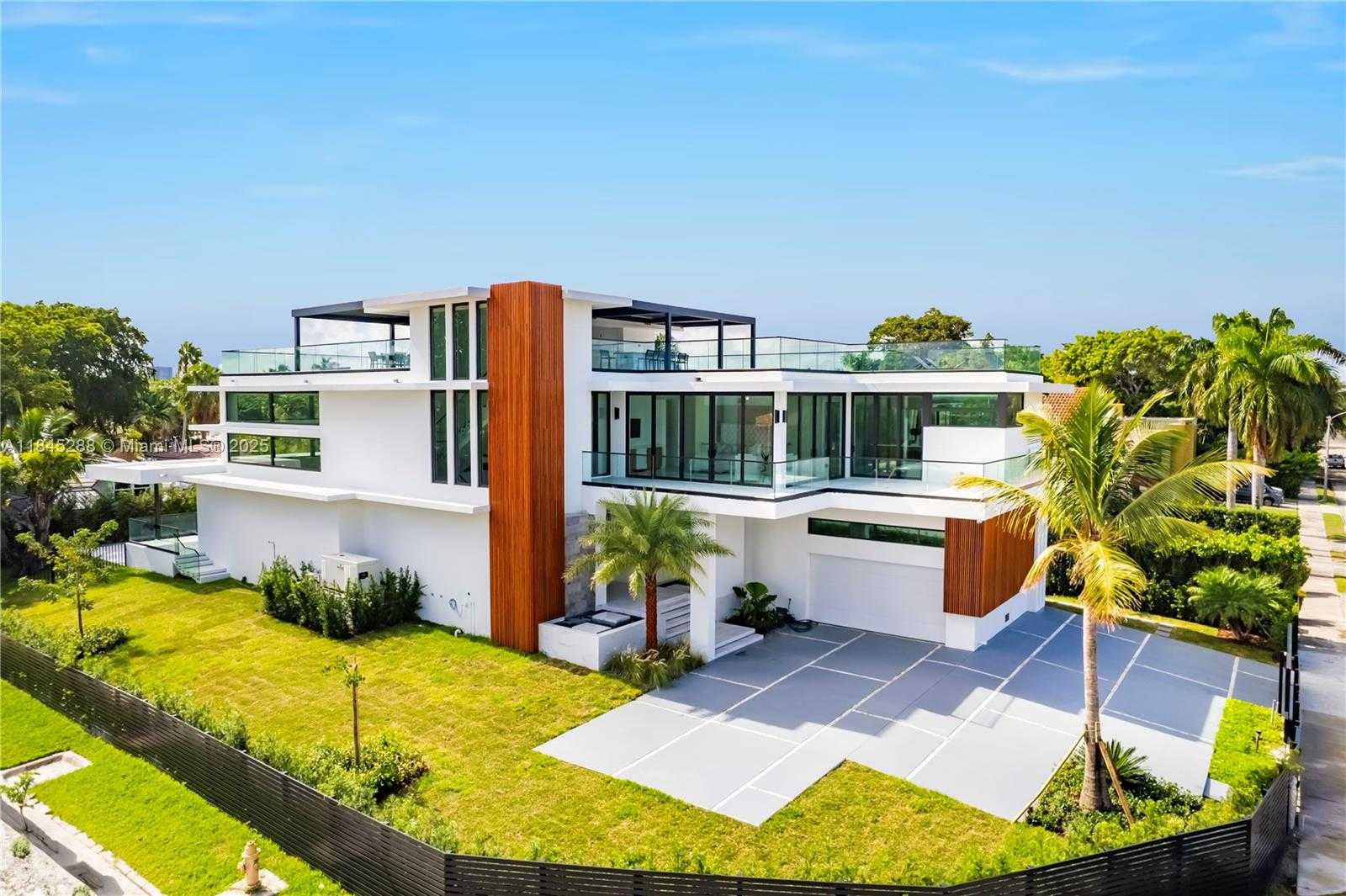 Small Image of 1248 NORTH EAST 89TH ST, Miami Number 60