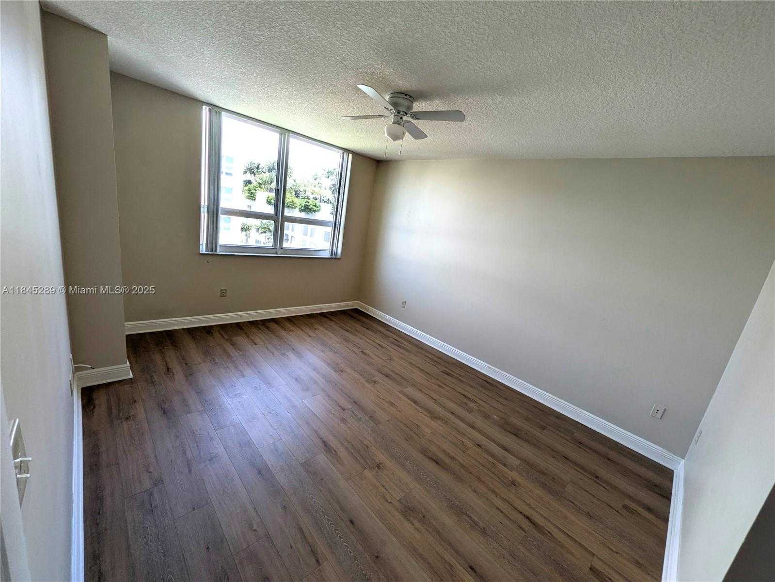 Small Image of 2000 NORTH BAYSHORE DR #627, Miami Number 10