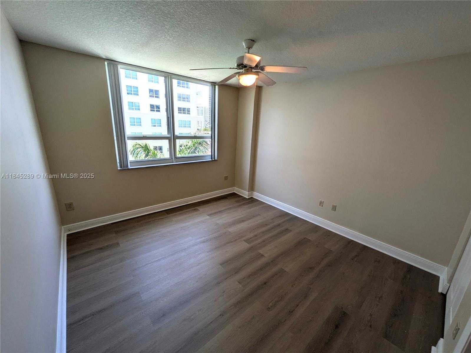 Small Image of 2000 NORTH BAYSHORE DR #627, Miami Number 14