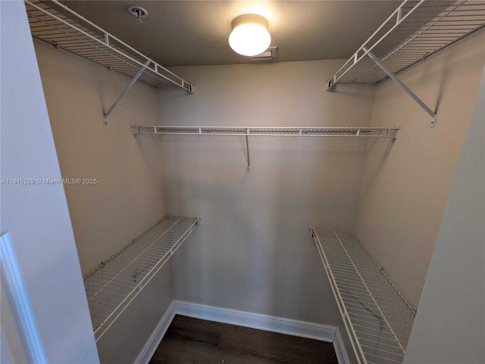 Small Image of 2000 NORTH BAYSHORE DR #627, Miami Number 15