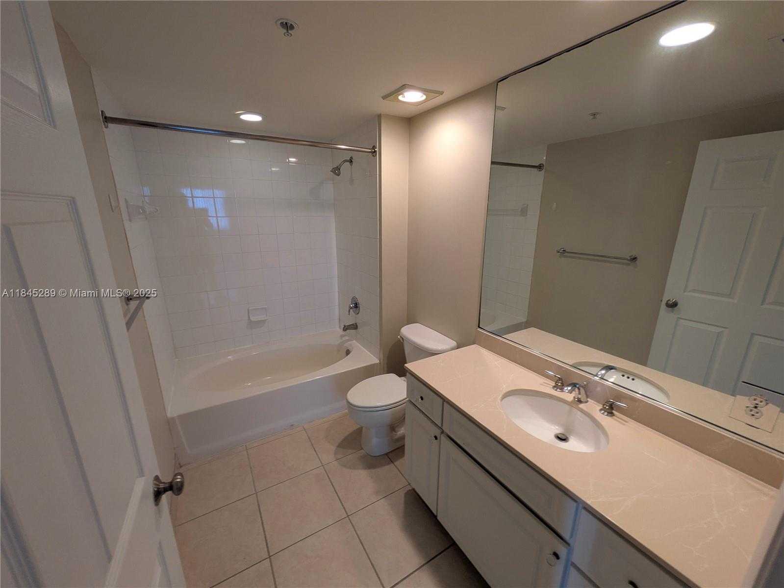 Small Image of 2000 NORTH BAYSHORE DR #627, Miami Number 16