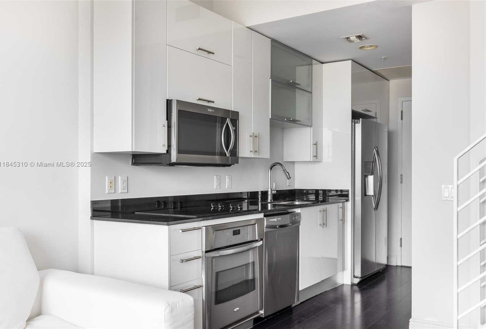 Small Image of 60 SOUTH WEST 13TH ST #2417, Miami Number 4