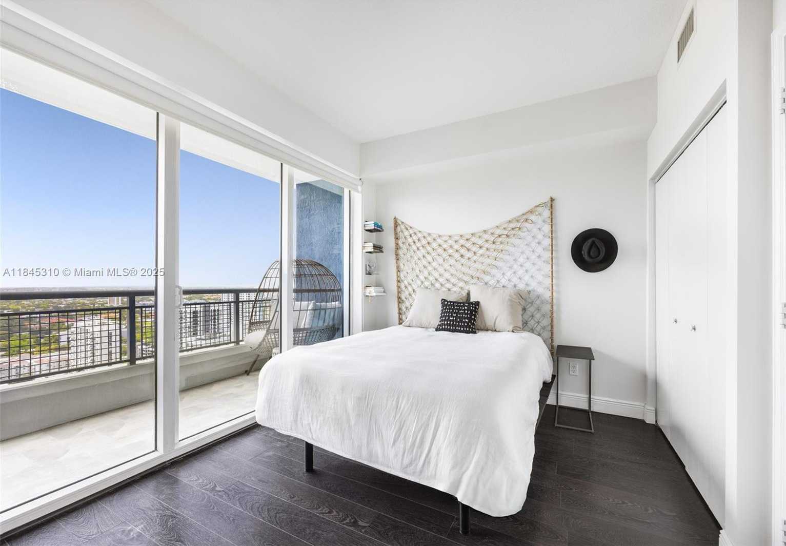 Small Image of 60 SOUTH WEST 13TH ST #2417, Miami Number 6