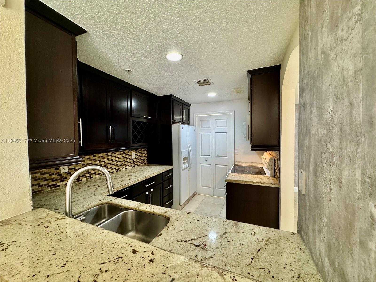 Small Image of 6540 NORTH WEST 114TH AVE #1402, Doral Number 13