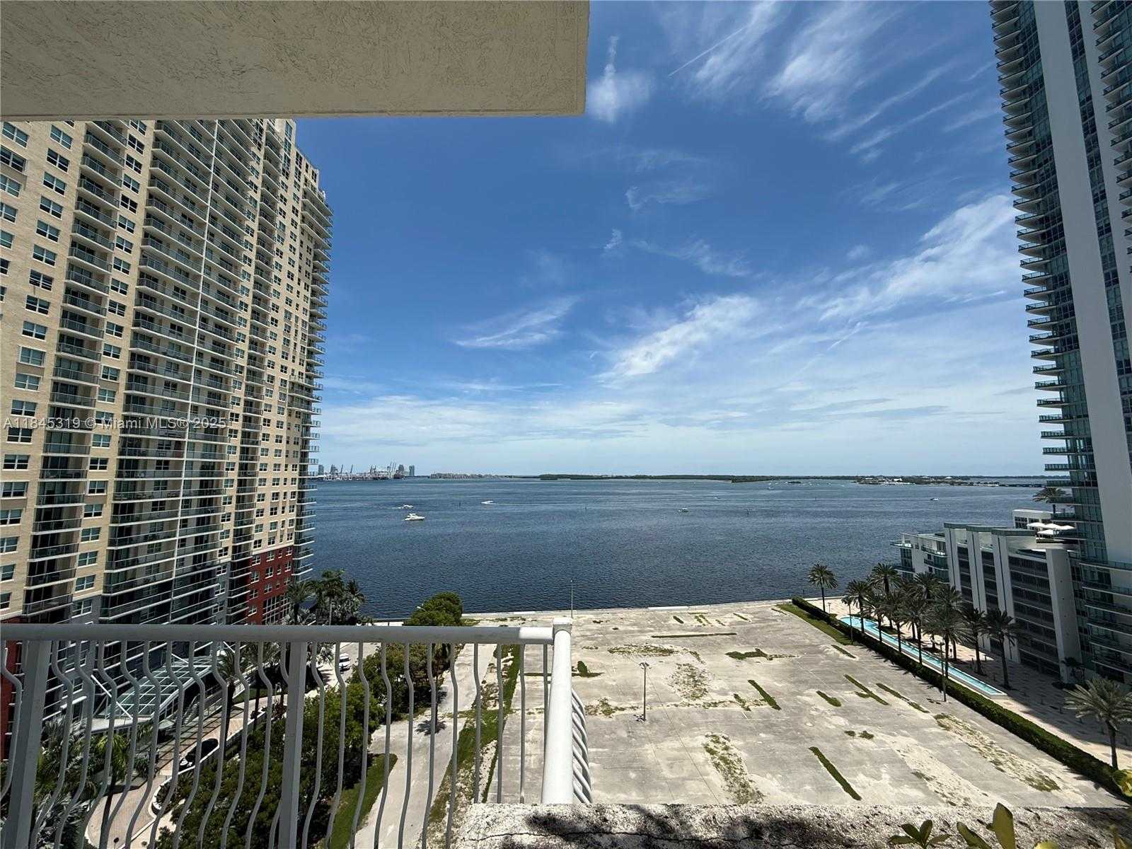 Small Image of 1200 BRICKELL BAY DR #3915, Miami Number 3