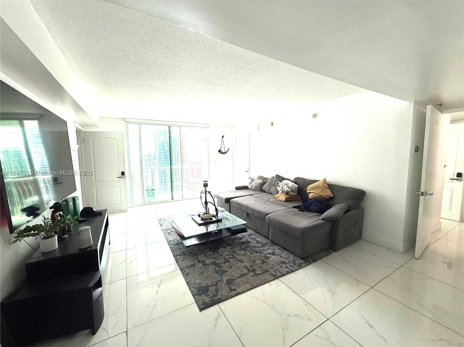 Small Image of 1200 BRICKELL BAY DR #3915, Miami Number 6