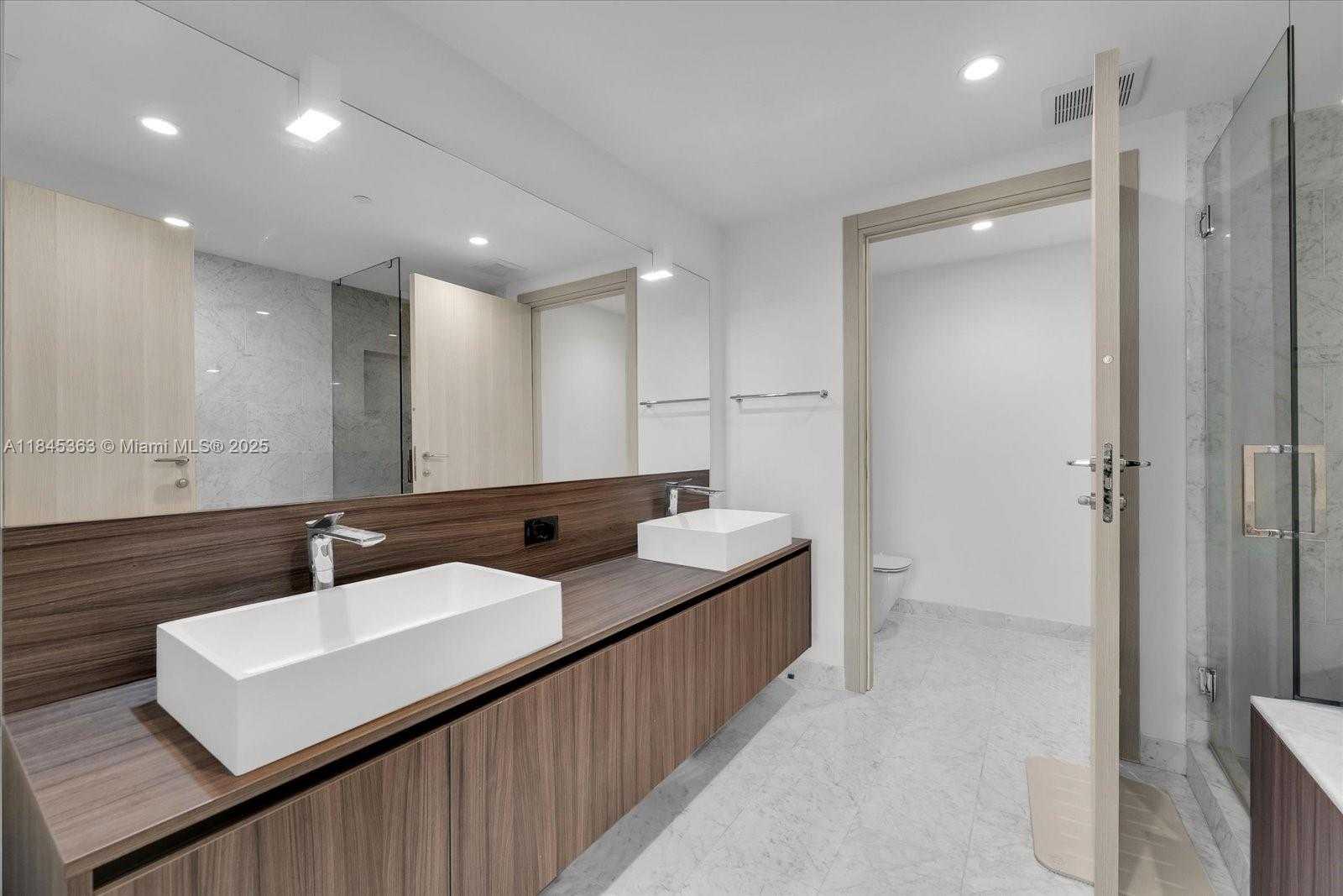 Small Image of 1000 BRICKELL PLAZA #3610, Miami Number 11