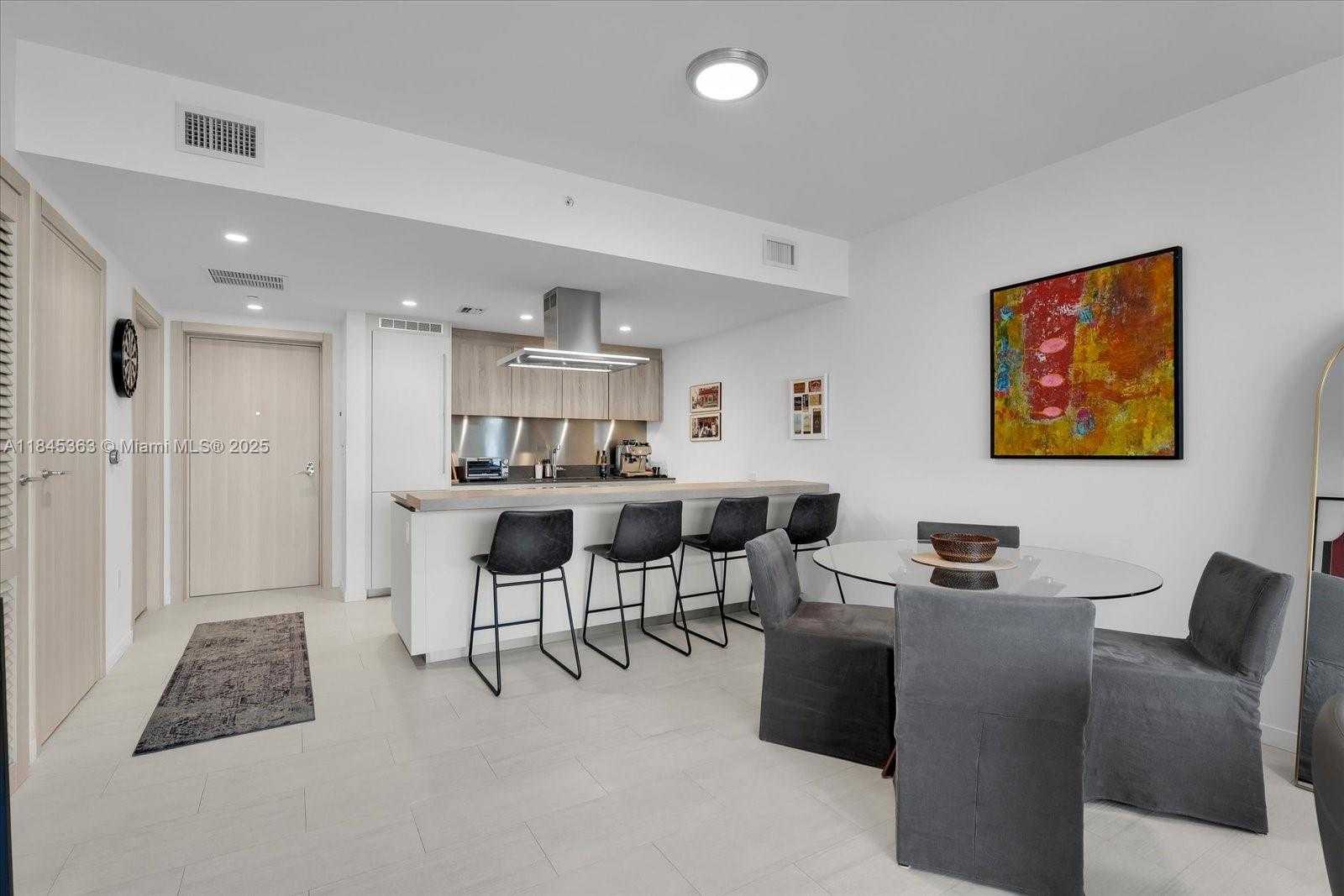 Small Image of 1000 BRICKELL PLAZA #3610, Miami Number 4